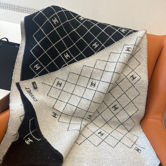 Chanel scarf - Picture 6 of 6